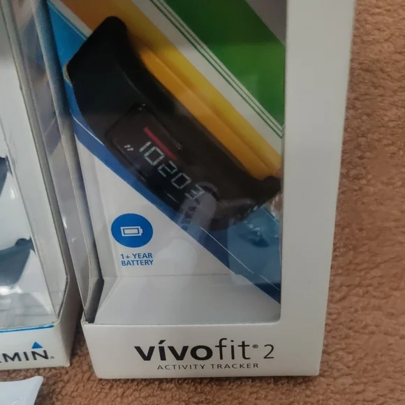 Garmin Vivofit Bands in Red and Blue with Accessories - Picture 8 of 12